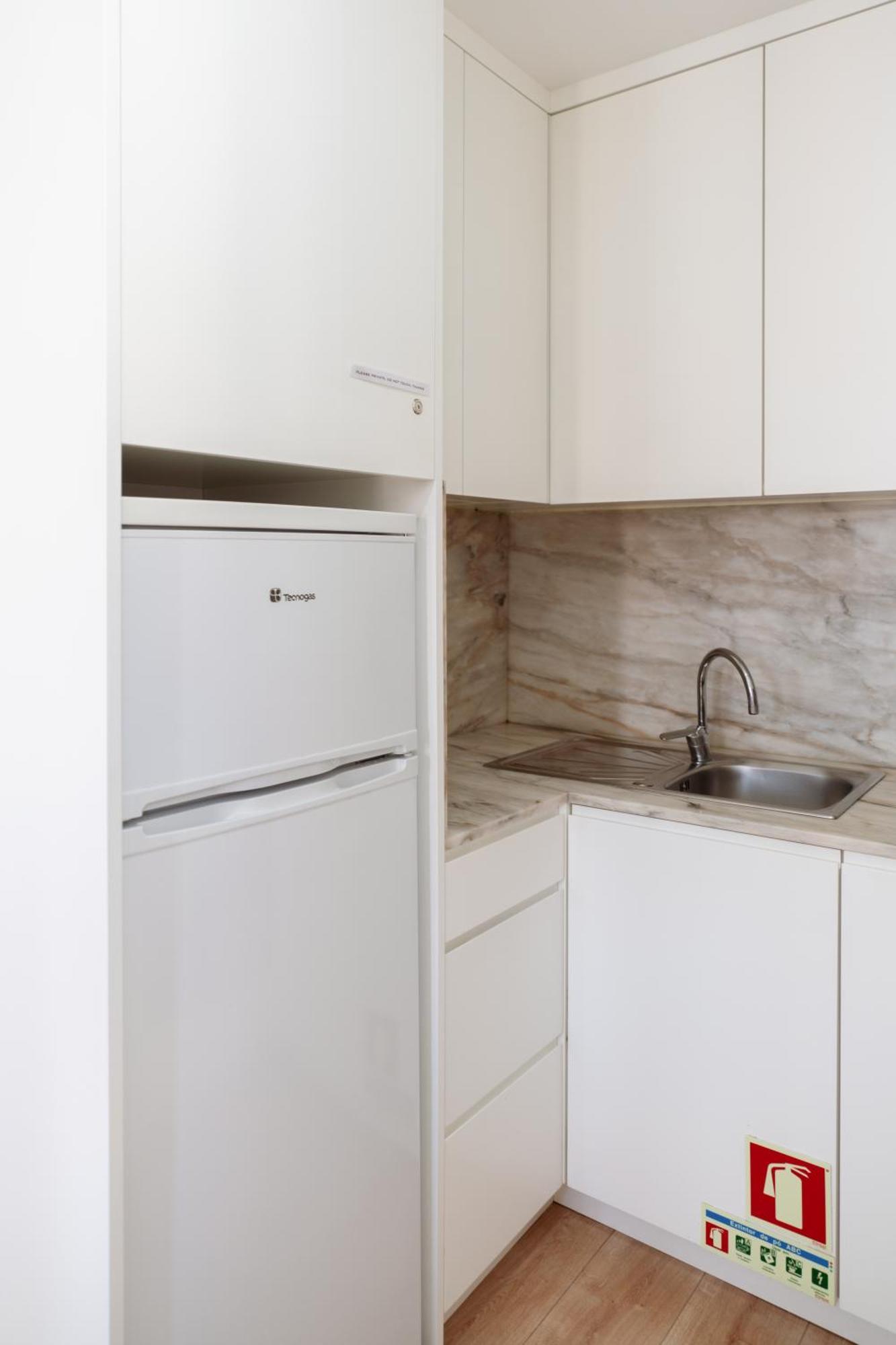 Host Wise - Flat W Free Private Parking - Bright & Cozy Apartment Porto Bagian luar foto